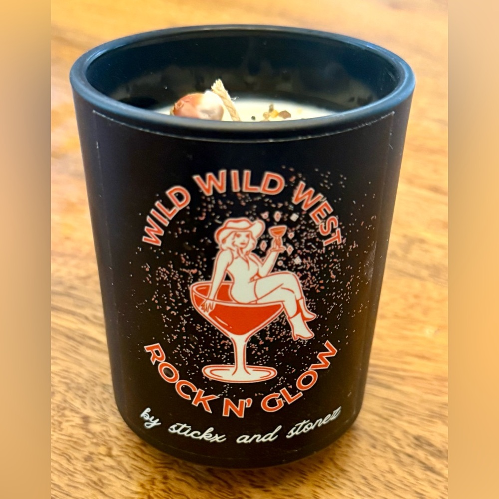 ♥️Rock N' Glow Black Candle by Stickx and Stonez♥️